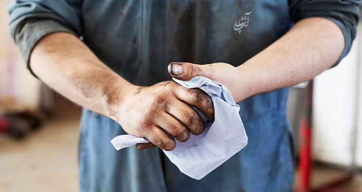 پاک کردن لکه روغن یا گریس